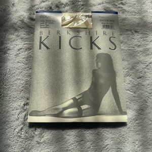 Berkshire Kicks‎ Silky Sheet Lace Top Stockings - Ivory Size A-B